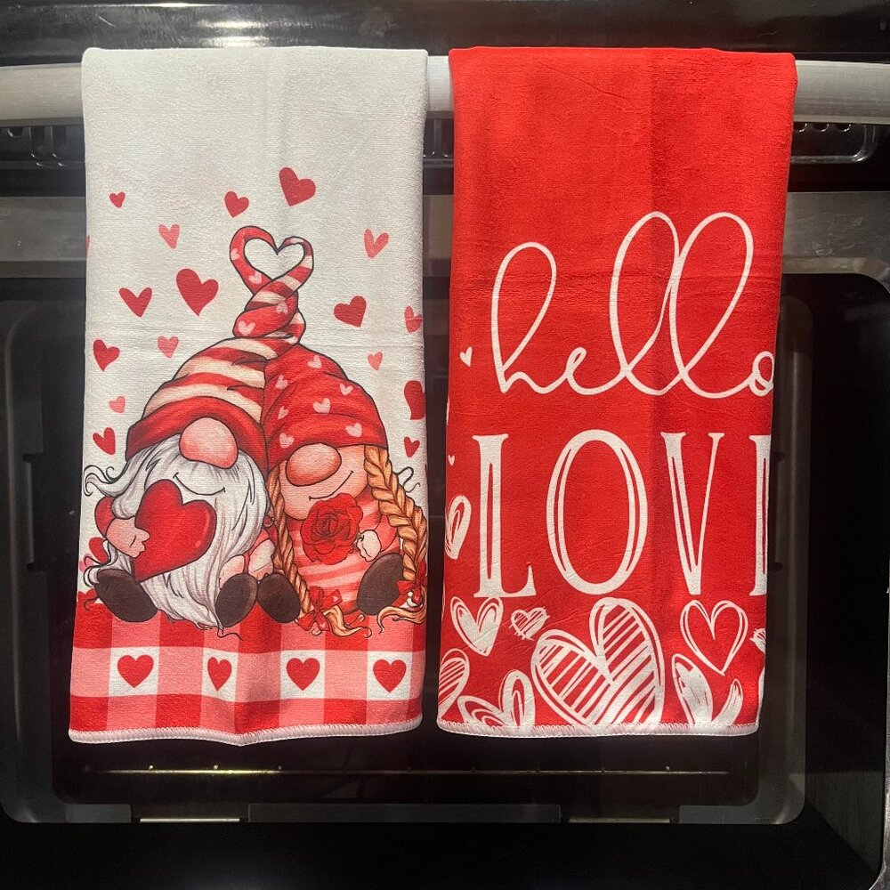 Set of 2 Gnome Valentine's Day Towels NEW